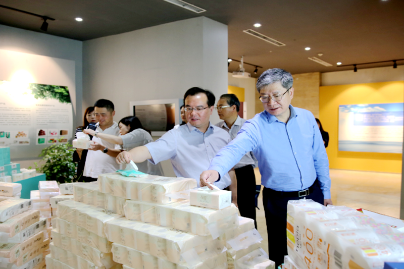 2019年 5月22日，时任浙江省社会组织综合党委专职副书记、省民政厅社会组织管理局局长蔡国华莅临ky体育官网入口调研企业发展情况和党建工作