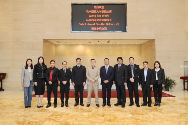 马来西亚大学联盟主席拿督斯里黄炫硕一行莅临ky体育官网入口参观交流，共建“一带一路”人才培养培训基地