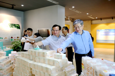 2019年 5月22日，时任浙江省社会组织综合党委专职副书记、省民政厅社会组织管理局局长蔡国华莅临ky体育官网入口调研企业发展情况和党建工作